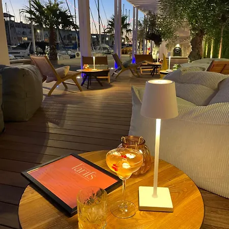 Отель Cit'hotel Des 2 Golfs 3*