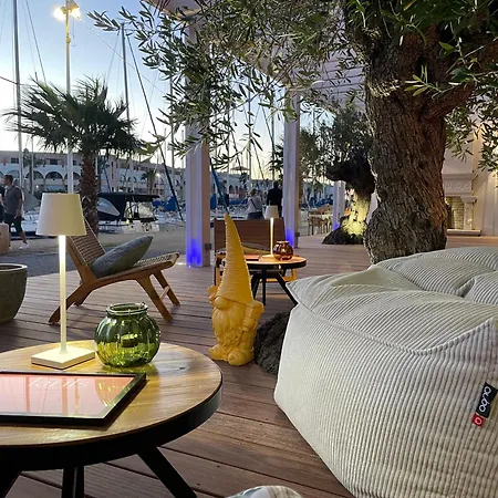 Отель Cit'hotel Des 2 Golfs Лёкат