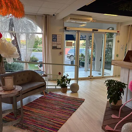 Cit'hotel Des 2 Golfs Лёкат