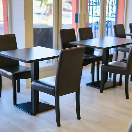 Cit'hotel Des 2 Golfs Лёкат