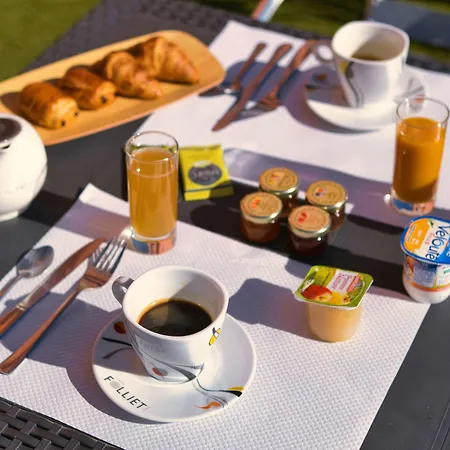 Отель Cit'hotel Des 2 Golfs Лёкат