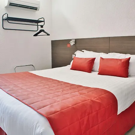 Cit'hotel Des 2 Golfs Отель Лёкат