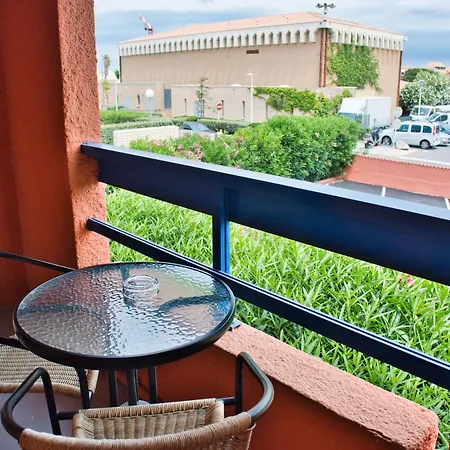 Отель Cit'hotel Des 2 Golfs 3*