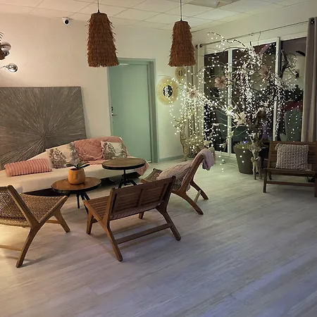 Отель Cit'hotel Des 2 Golfs Лёкат