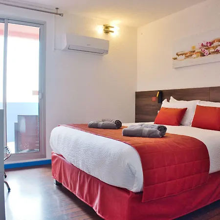 Cit'hotel Des 2 Golfs Лёкат
